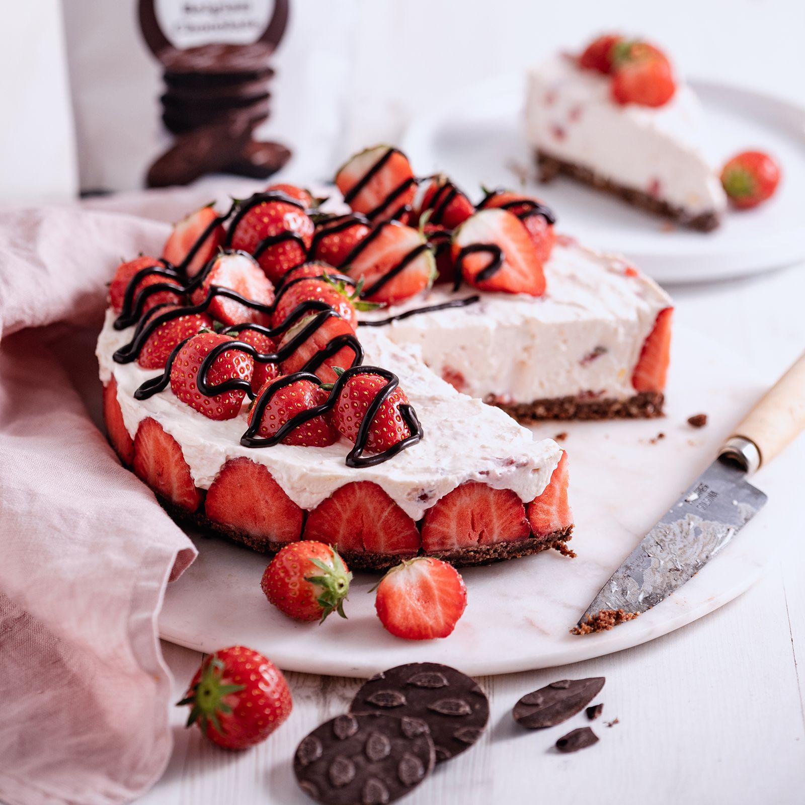 Creamy Strawberry & Double Chocolate Cheesecake 