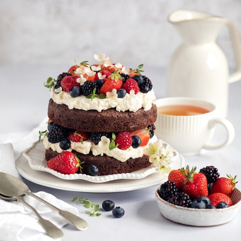 Milk Chocolate Cake with Fresh Berries Recipe 