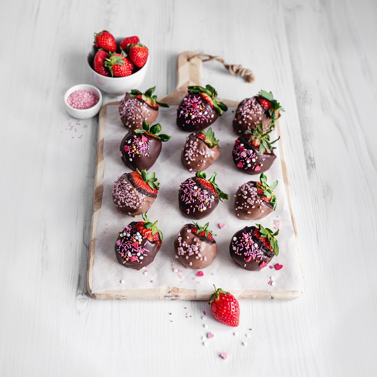 Recipe for Strawberry Encased Chocolate Cake Pops 